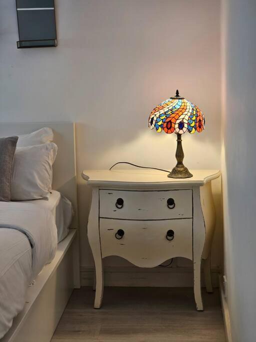 Peaceful And Elegant Apartment London Bagian luar foto