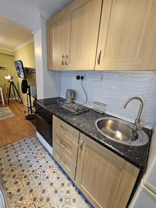 Peaceful And Elegant Apartment London Bagian luar foto