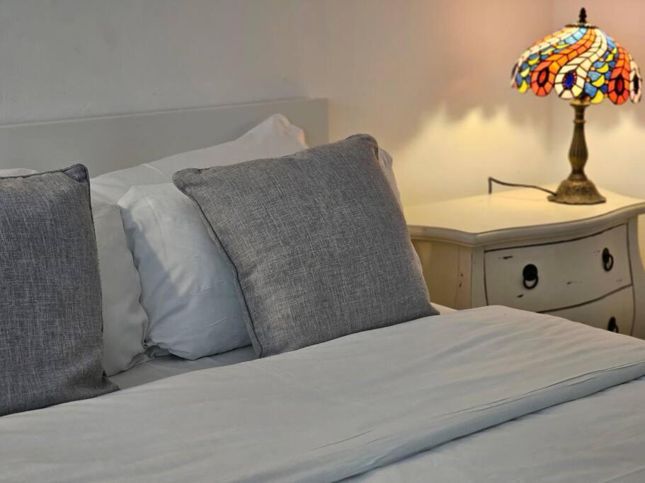 Peaceful And Elegant Apartment London Bagian luar foto